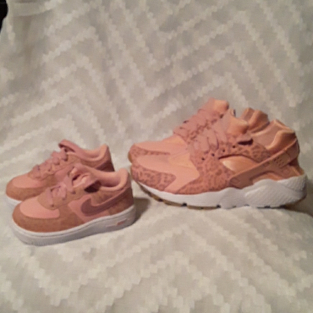 BRAND NEW FOR TODDLER SIZE 6C- NEVER WORN.